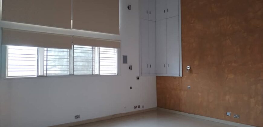 5-BEDROOM DETACHED HOUSE FOR SALE AT 5TH AVENUE, BANANA ISLAND, LAGOS.