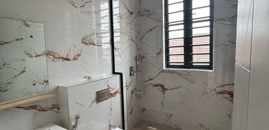 5-BEDROOM  DETACHED HOUSE  FOR SALE AT NORTHERN FORESHORE ESTATE, CHEVRON.