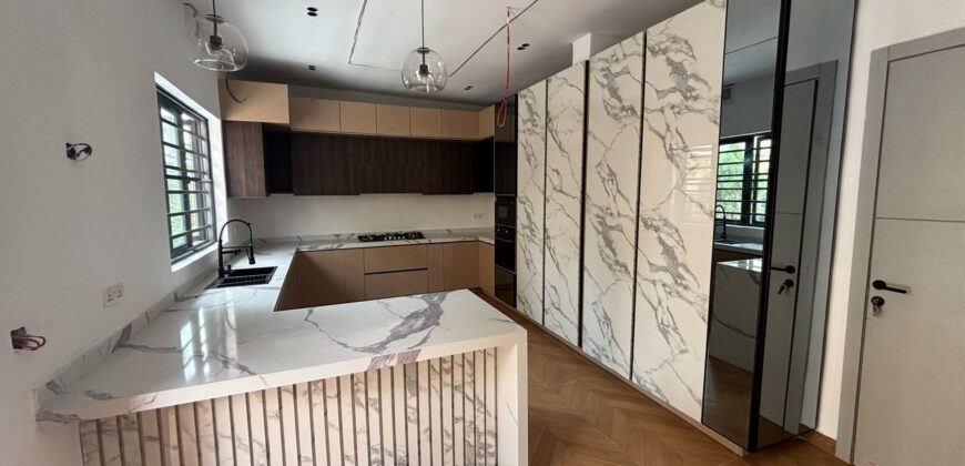 5-BEDROOM  DETACHED HOUSE  FOR SALE AT NORTHERN FORESHORE ESTATE, CHEVRON.