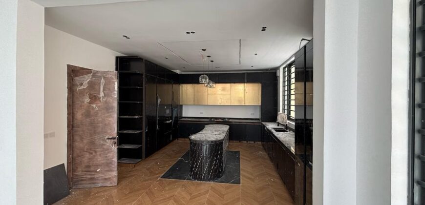 TASTEFULLY FINISHED 5-BEDROOM  DETACHED HOUSE  FOR SALE AT NORTHERN FORESHORE ESTATE, CHEVRON.