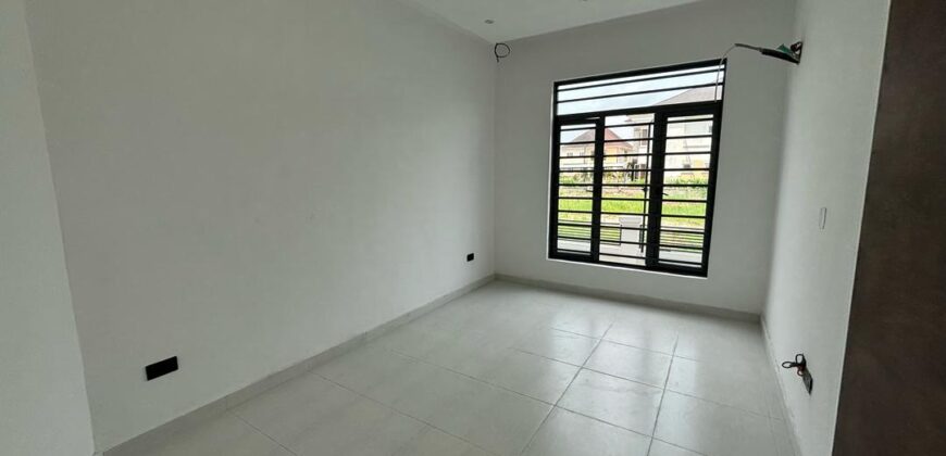 TASTEFULLY FINISHED 5-BEDROOM  DETACHED HOUSE  FOR SALE AT NORTHERN FORESHORE ESTATE, CHEVRON.