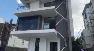For Sale – Six (6) Bedroom Detached House at Banana Island.