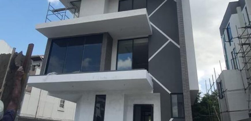 For Sale – Six (6) Bedroom Detached House at Banana Island.
